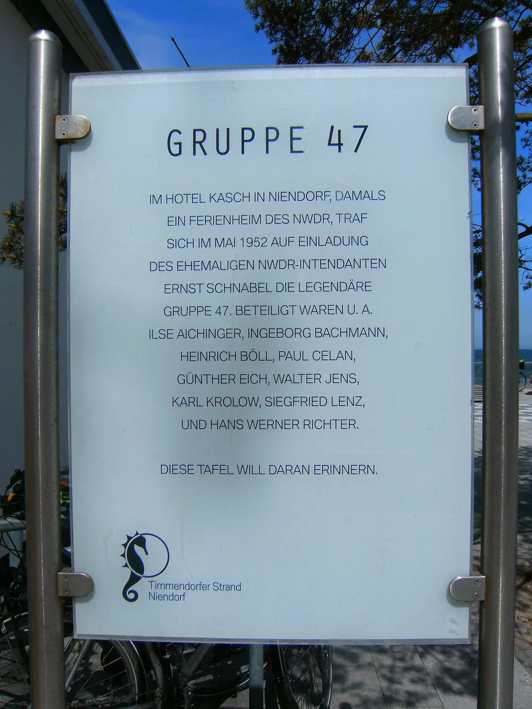 Niendorf (Timmendorfer Strand), Germany: Plaque on the beach promenade to remember the meeting of Gruppe 47 (group of German writers) in may 1952 in former hotel Kasch.
