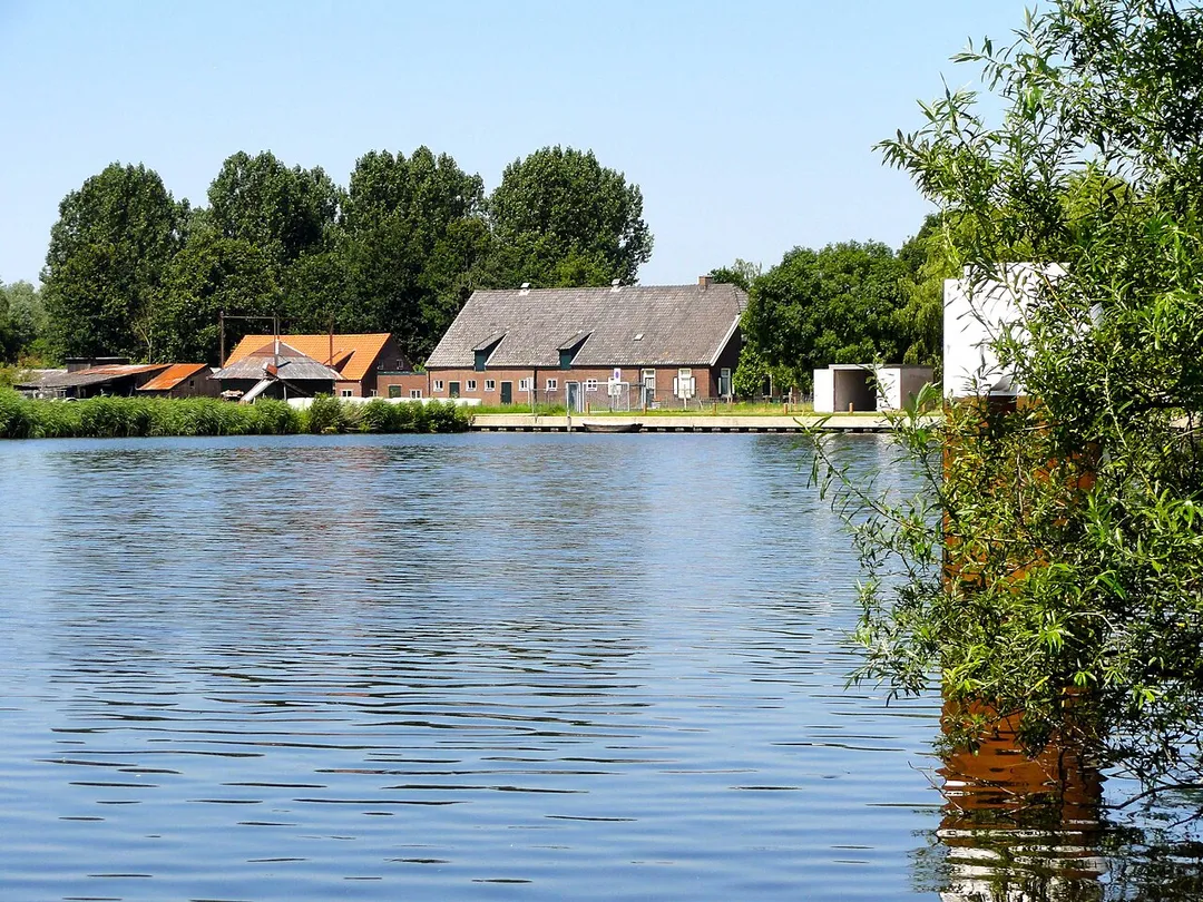 De Arkersluis in de Arkervaart