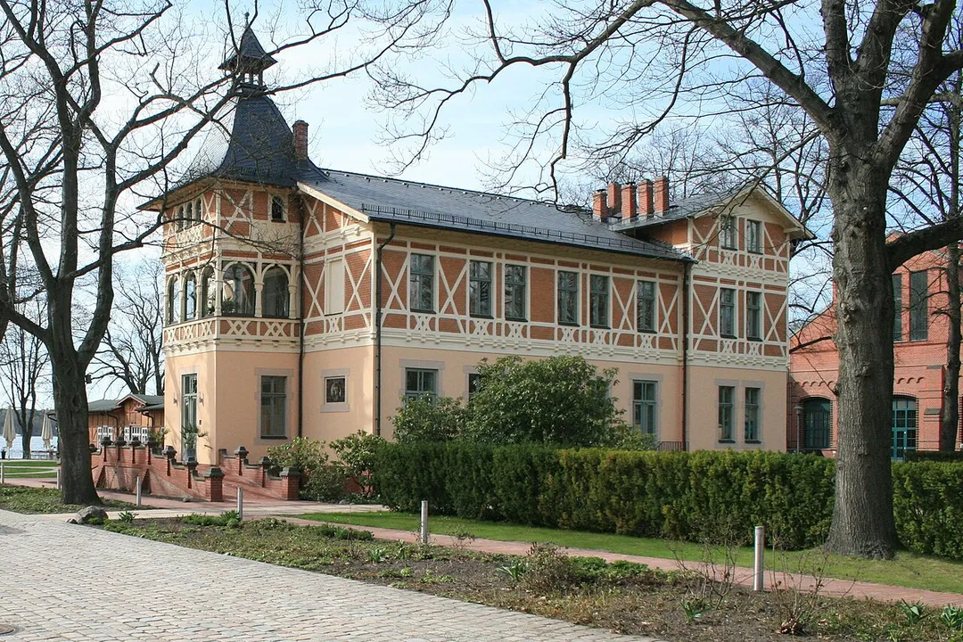 This is a picture of the Berliner Kulturdenkmal (cultural monument) with the ID
