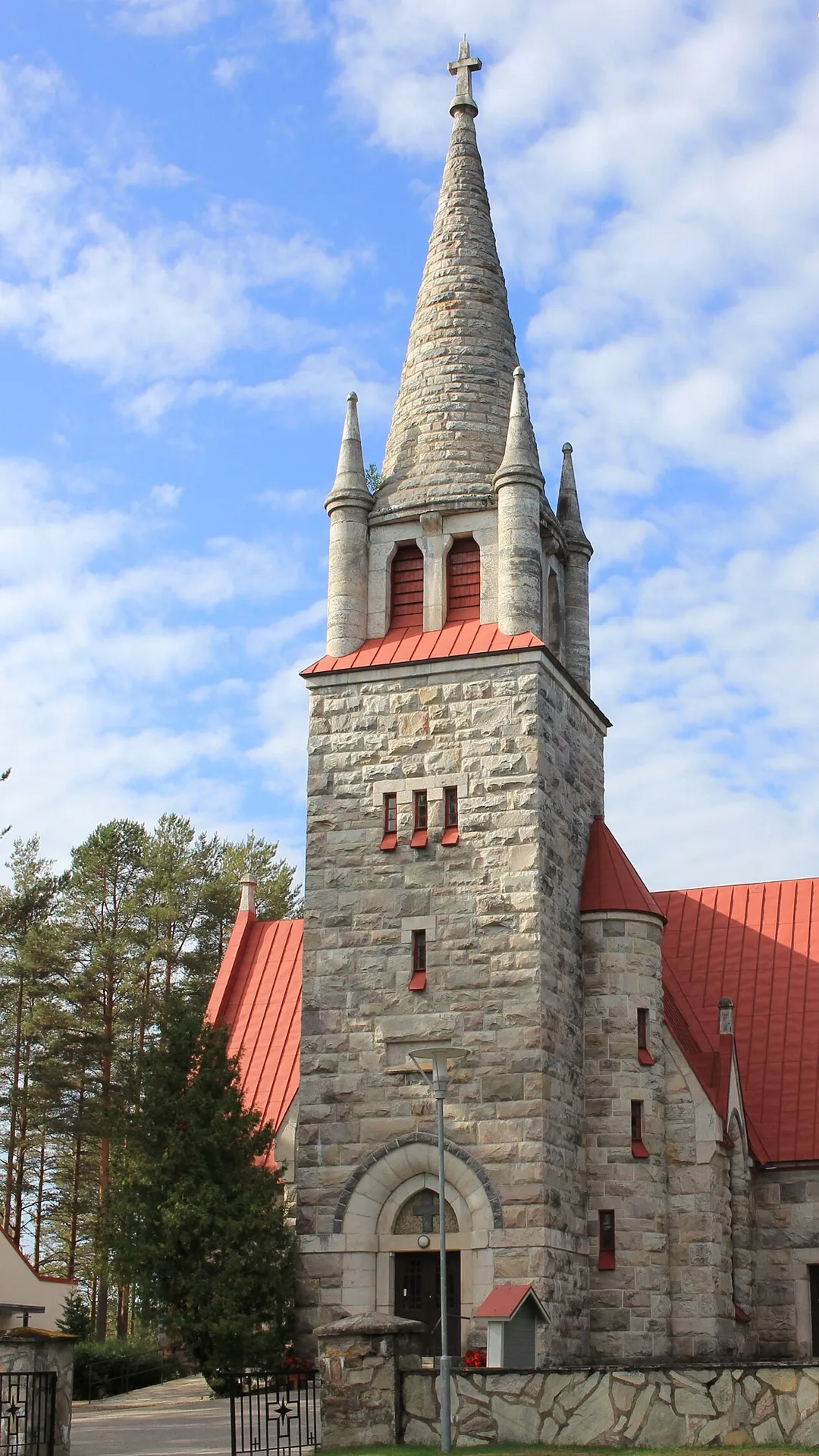 This is a photo of a monument in Finland identified by the ID 'Nilsiä Church' (Q11884523)