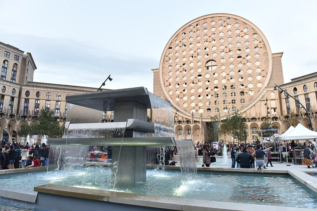 Les arènes Picasso et la nouvelle place Pablo Picasso inaugurée en avril 2015