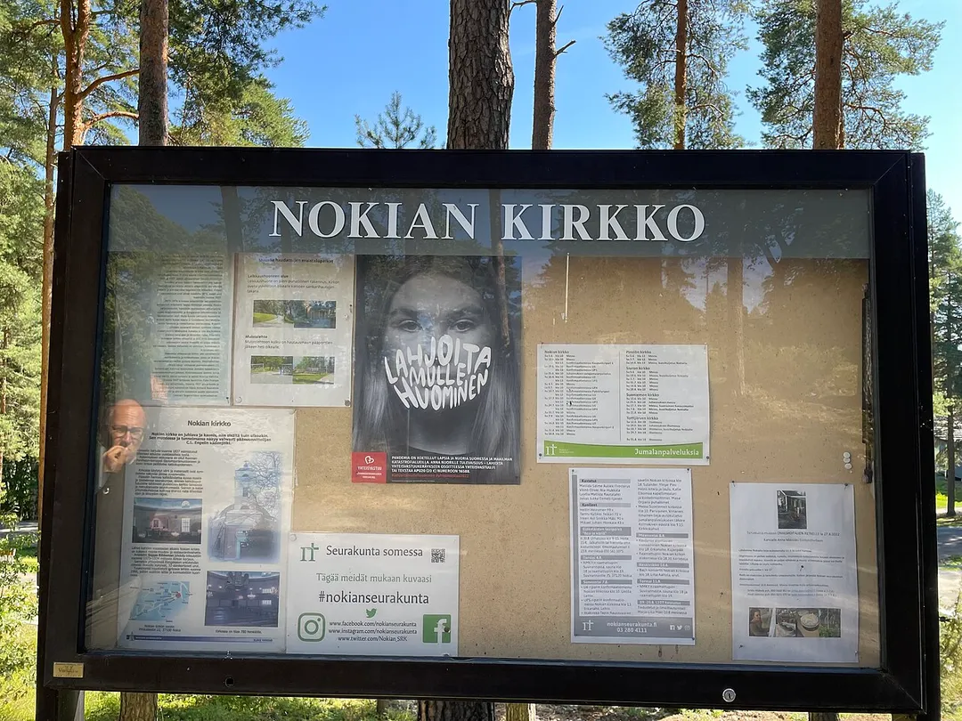 Soome, Nokia, teadetetahvel kiriku juures
