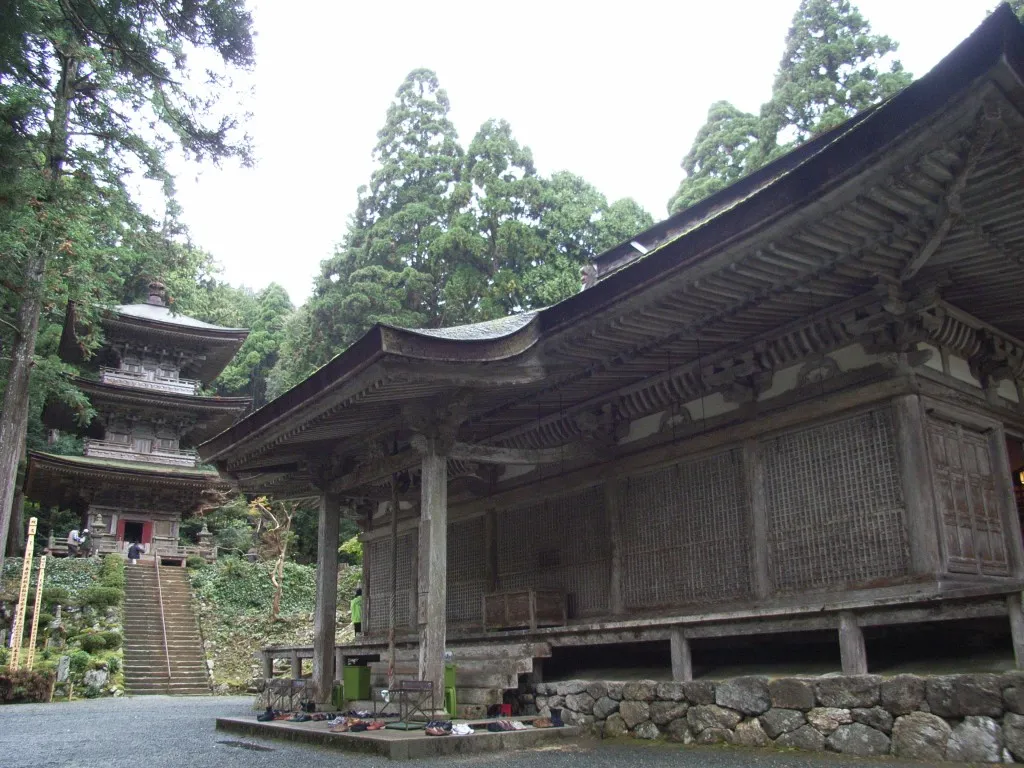 明通寺本堂と三重塔。国宝。明通寺にて。200611に投稿者が撮影。
