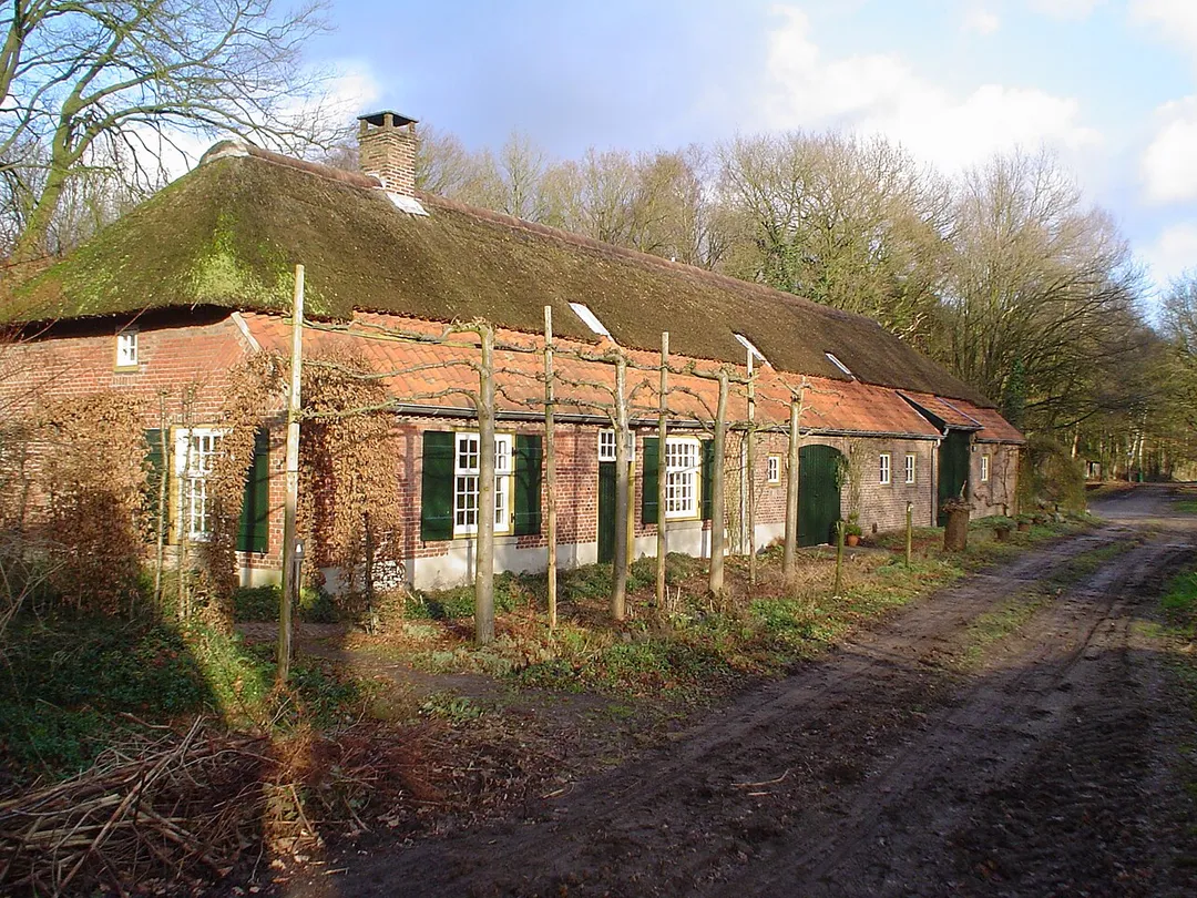 A farmhouse with a typical long front in the hamlet Vliet, near Veldhoven.