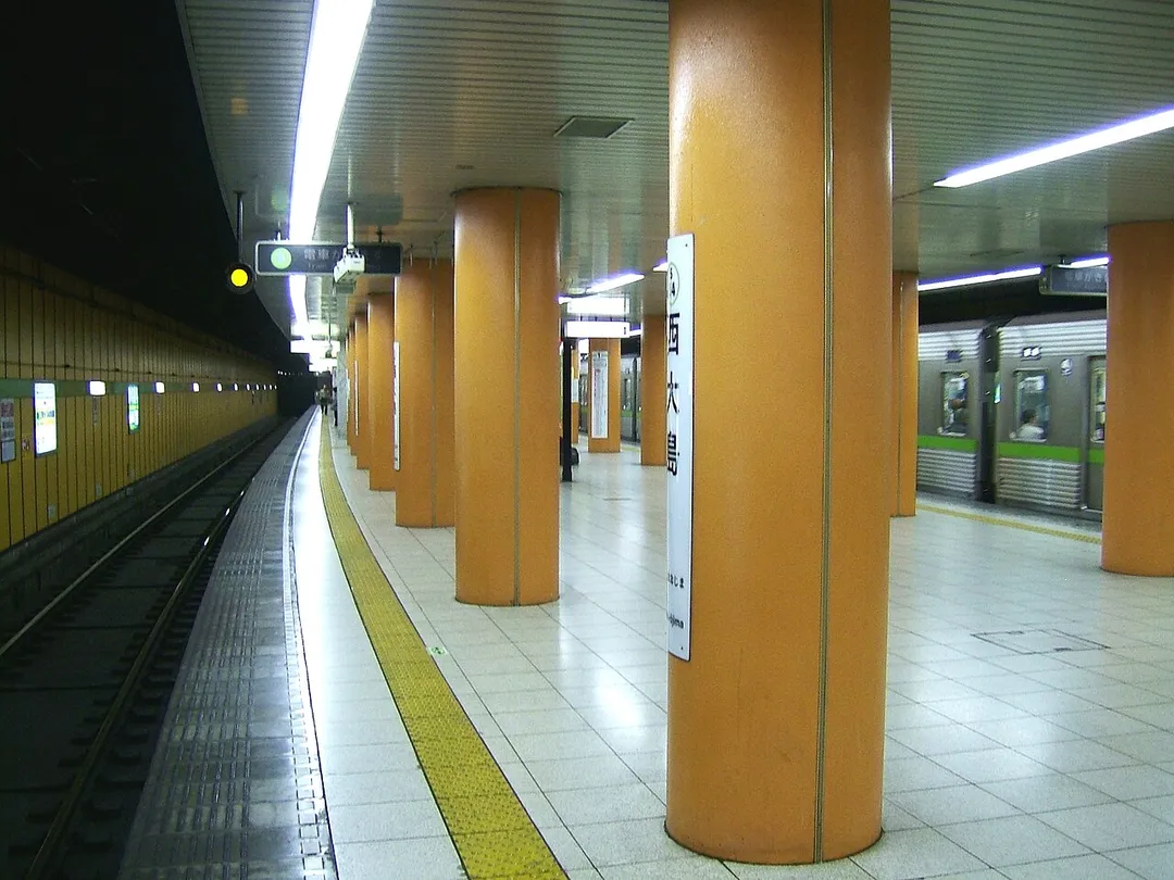 The platform at the Nishi-Ōjima Station on the Toei Shinjuku Line in Kōtō city, Tokyo, Japan