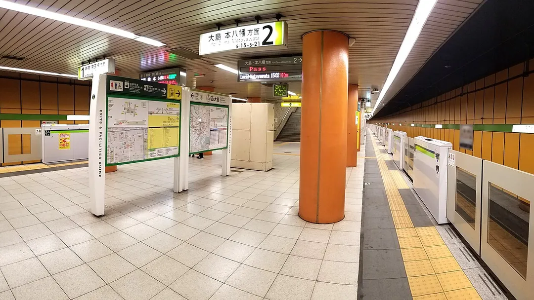 The platform at the Nishi-Ōjima Station on the Toei Shinjuku Line in Kōtō city, Tokyo, Japan