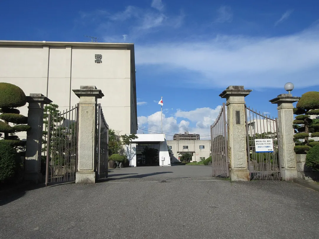 愛知県立岡崎高等学校正門門柱