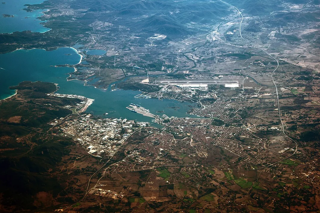 Aerial view of Olbia, with the airport and the harbour visible.