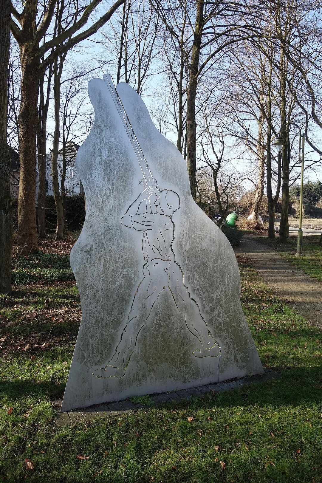 Kunstwerk "De Schutter" door Peter Geebelen uit 2006 (ter herinnering aan het Oud Limburgs Schuttersfeest (OLS) in 2004 door Kon. schutterij Sint Amandus) aan de Kimpenstraat in Opglabbeek. Gefotografeerd in januari 2026.