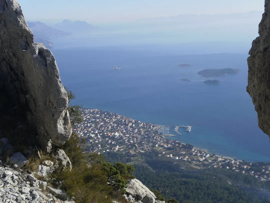 between two rocks, view on the channel and Orebić