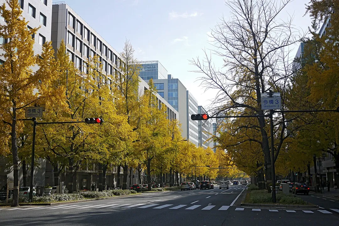 Intersection of Imabashi-3 on Midōsuji street in Osaka, Osaka prefecture, Japan