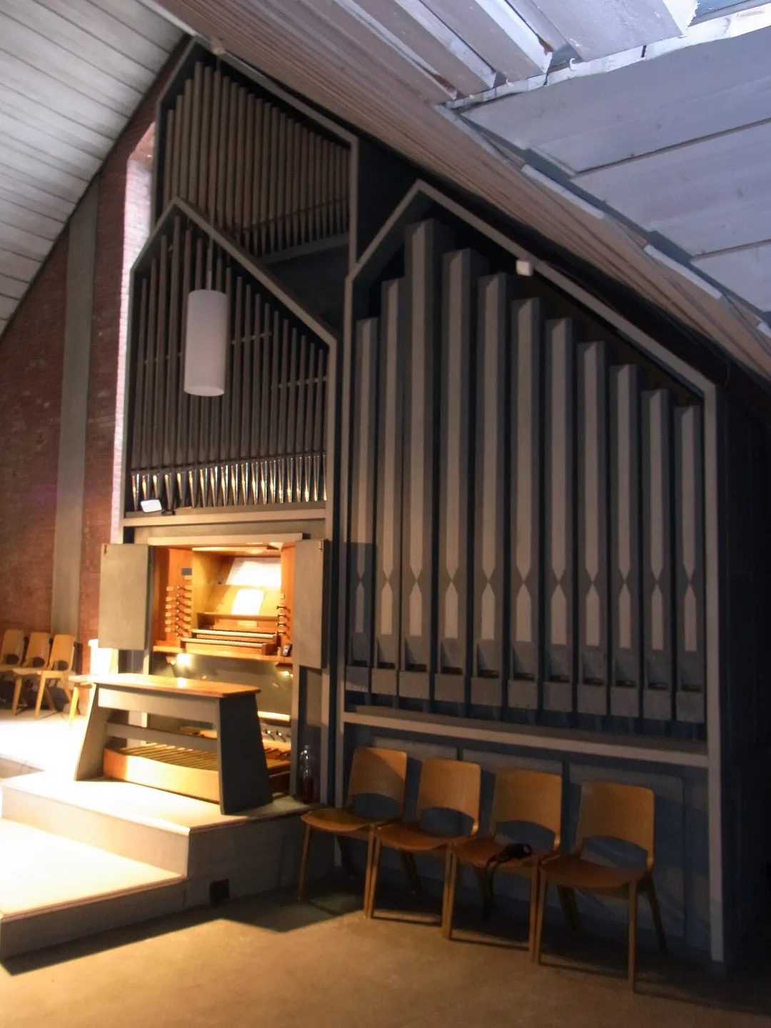 Die Weigle-Orgel in der Ev.-Luth. Auferstehungskirche Oststeinbek (Kreis Stormarn)