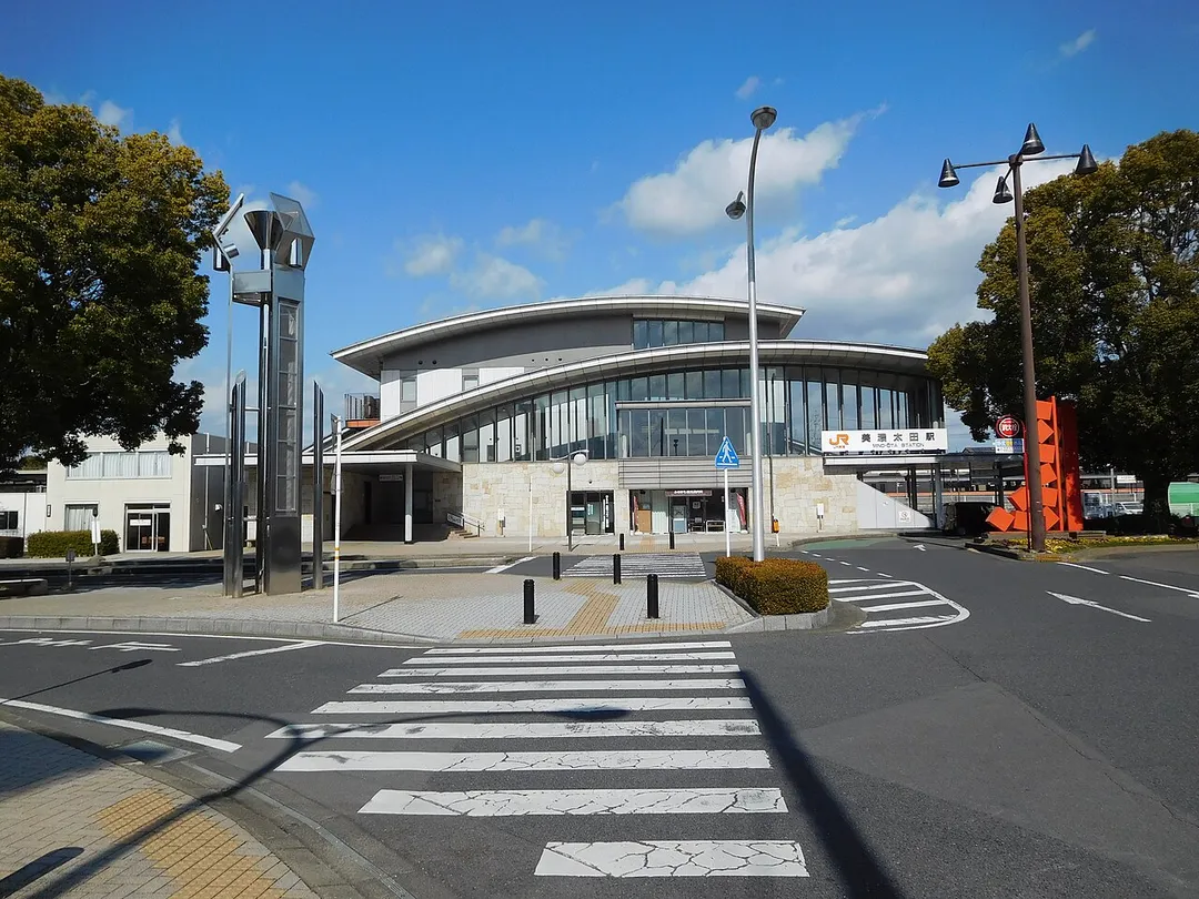 This is the south exit of Mino-ōta station in Minokamo, Gifu, Japan.