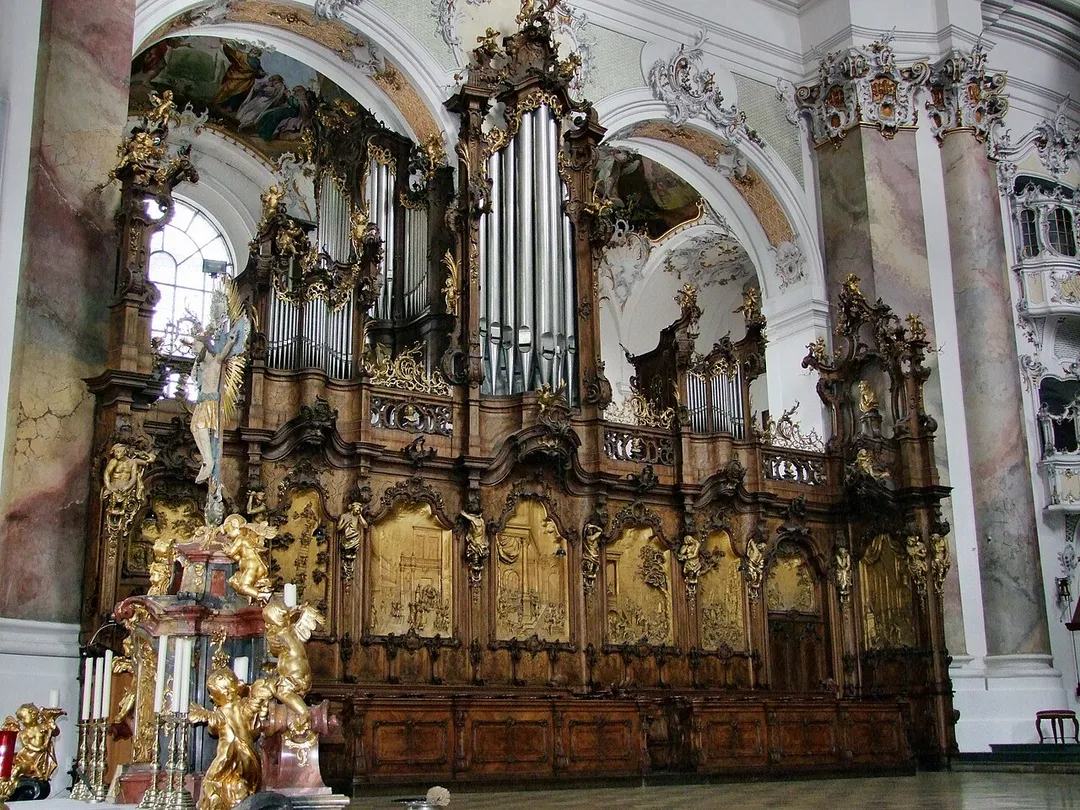 Chorgestühl mit Heilig-Geist-Orgel (F10), Basilika Ottobeuren