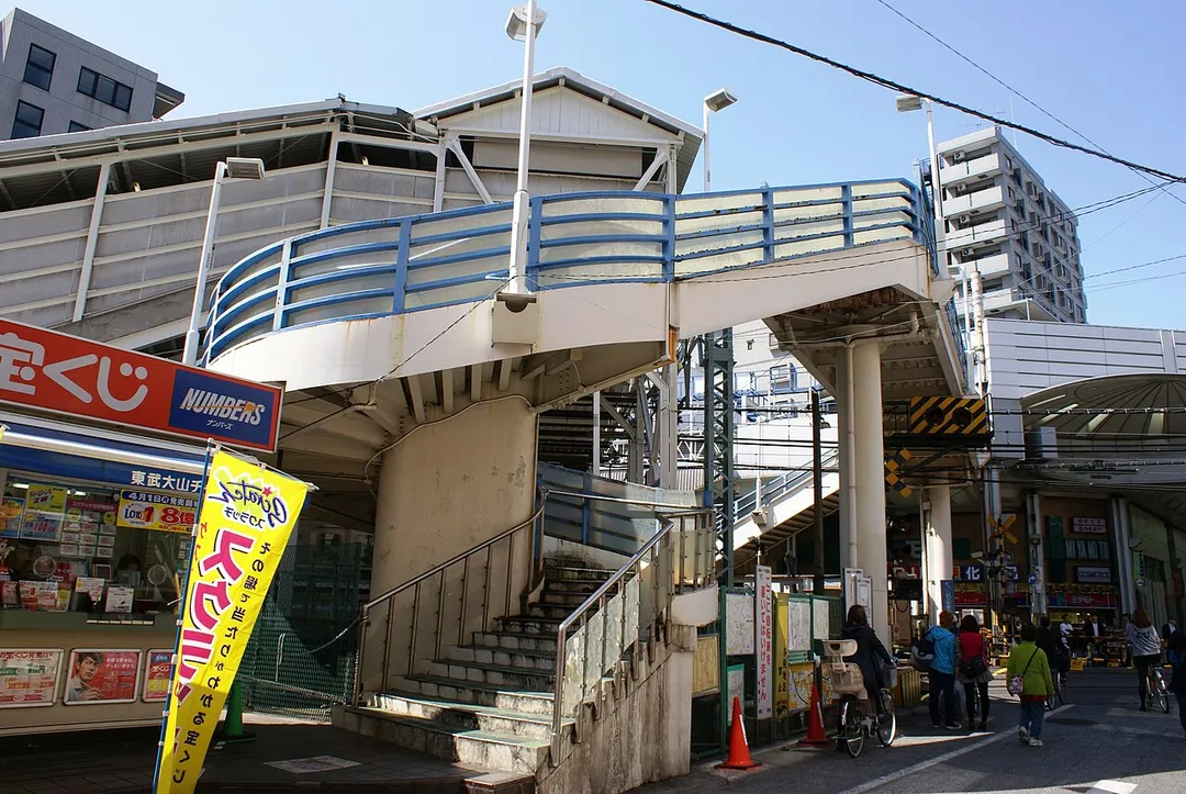 大山東町のらせん歩道橋