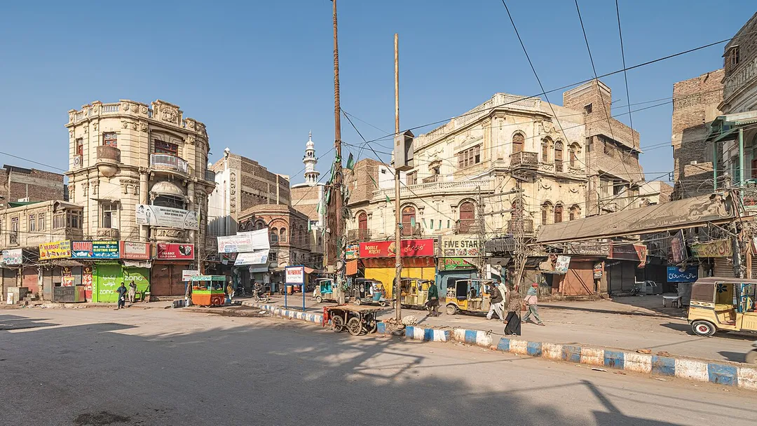 Colonial buildings next to the Strong Fort in Hyderabad (Sindh, Pakistan)