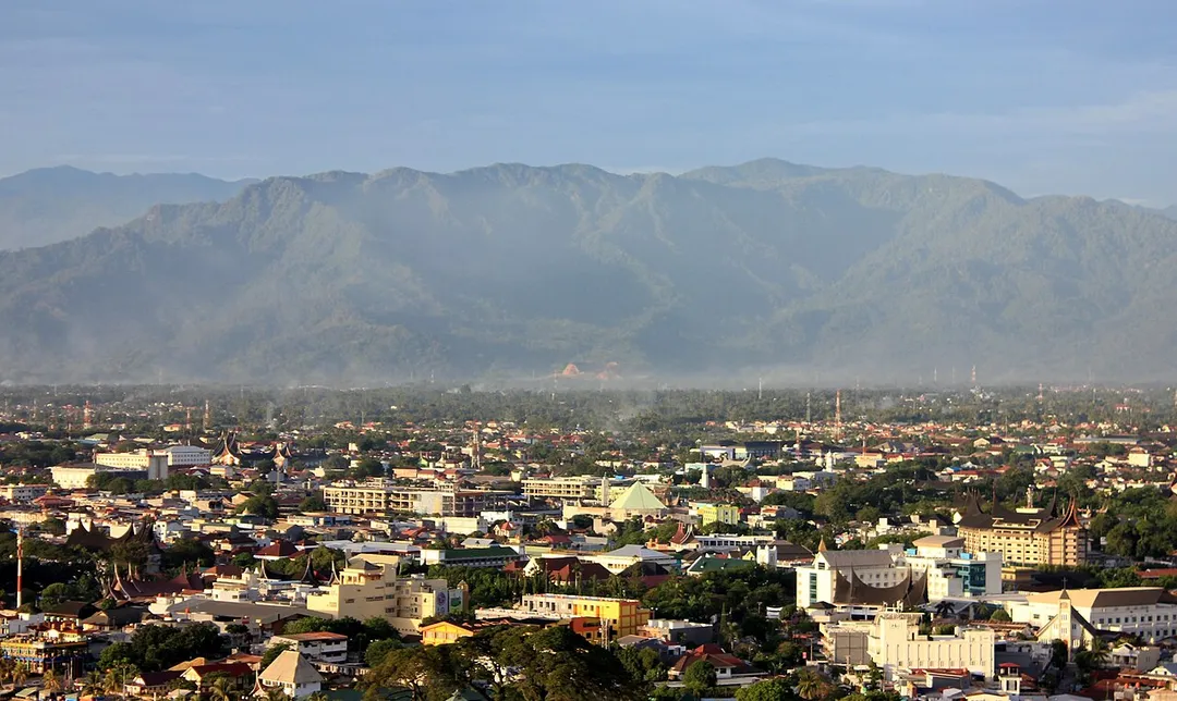 Kota Padang dari Gunung Padang
