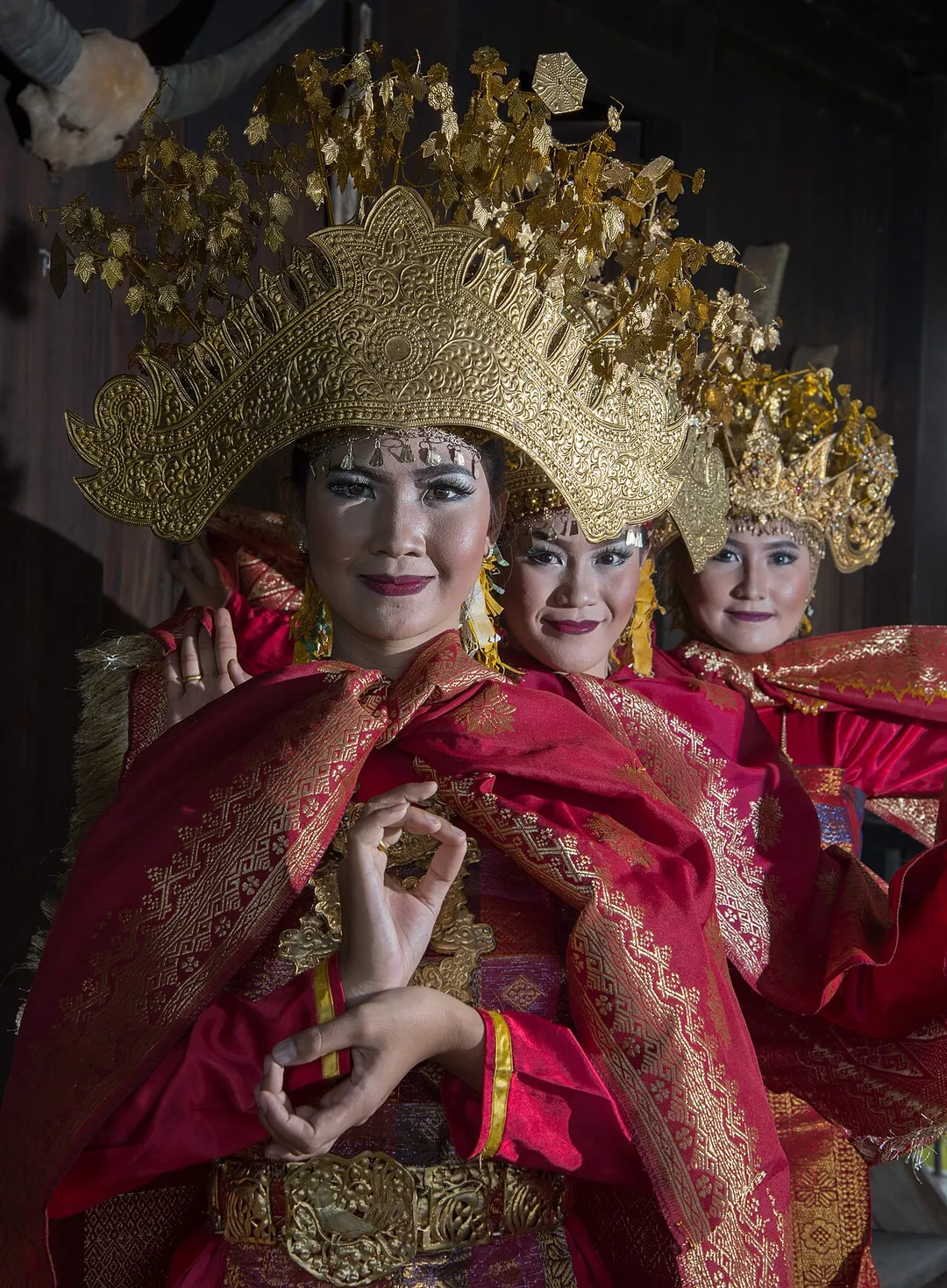 Tari kebagh (Kebagh dance) is a traditional dance that is famous in the district of Besemah, Pagaralam, Indonesia.