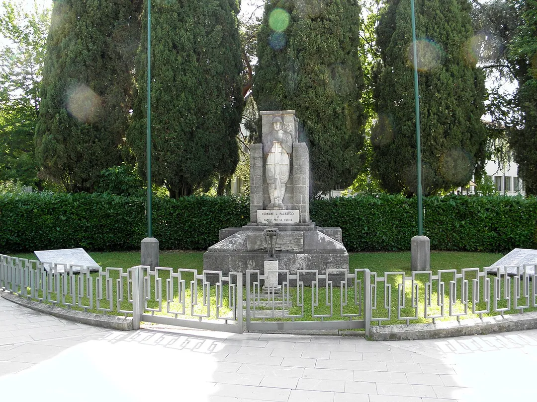 Pagnacco, il monumento dedicato ai concittadini caduti sito all'angolo tra via Castellerio e via Giuseppe Verdi.
