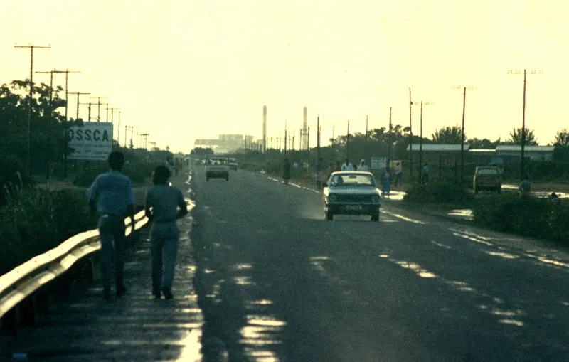 en.wiki: "Taken and donated by User:John".

The main road through Palapye, Botswana, looking east towards Morupule Power Station on the Serowe road.