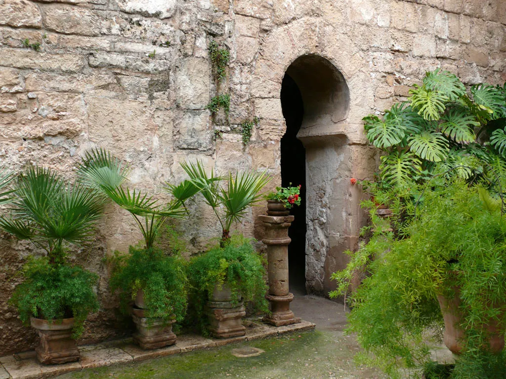 Garden with entrance to bath