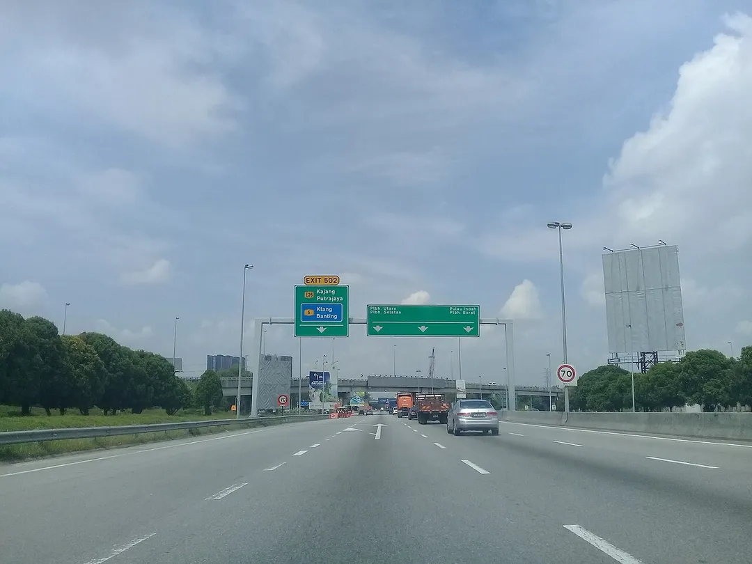 Persimpangan Pandamaran di Lebuhraya Shah Alam.
