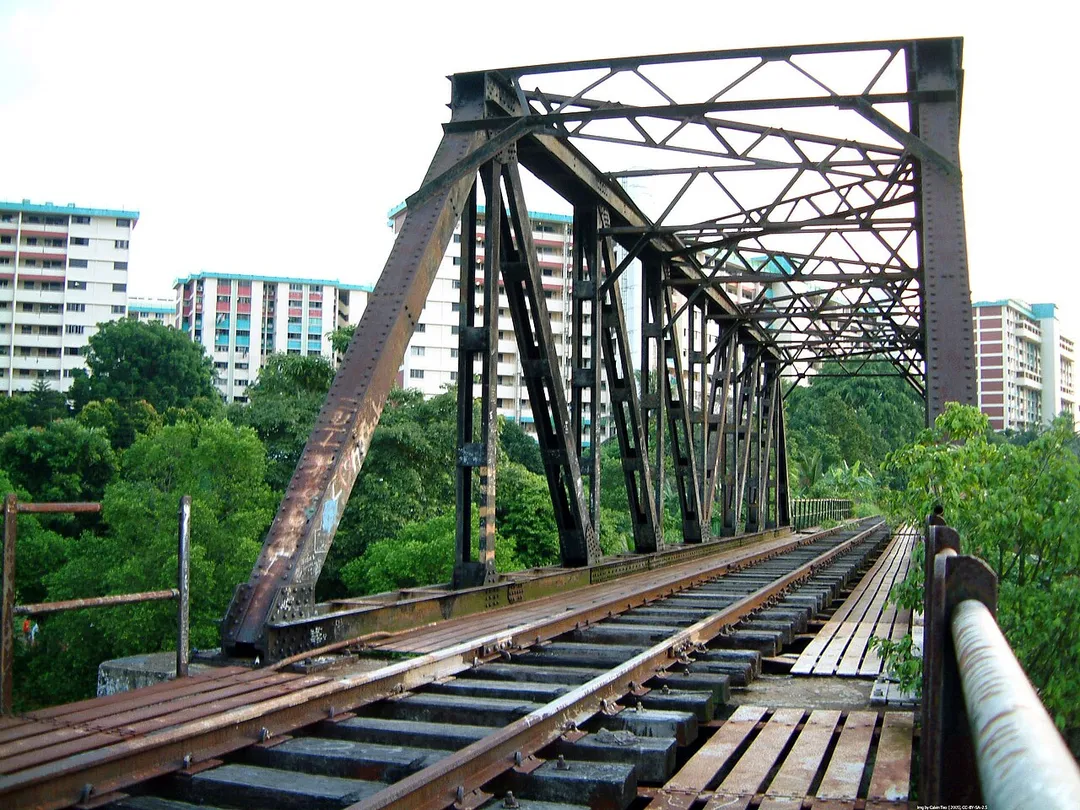 Coordinates: +1° 19' 21.97", +103° 46' 2.28"

A Bridge over troubled waters
Keretapi Tanah Melayu Berhad, Jurong Branch Line, Singapore

Img by Calvin Teo
2005