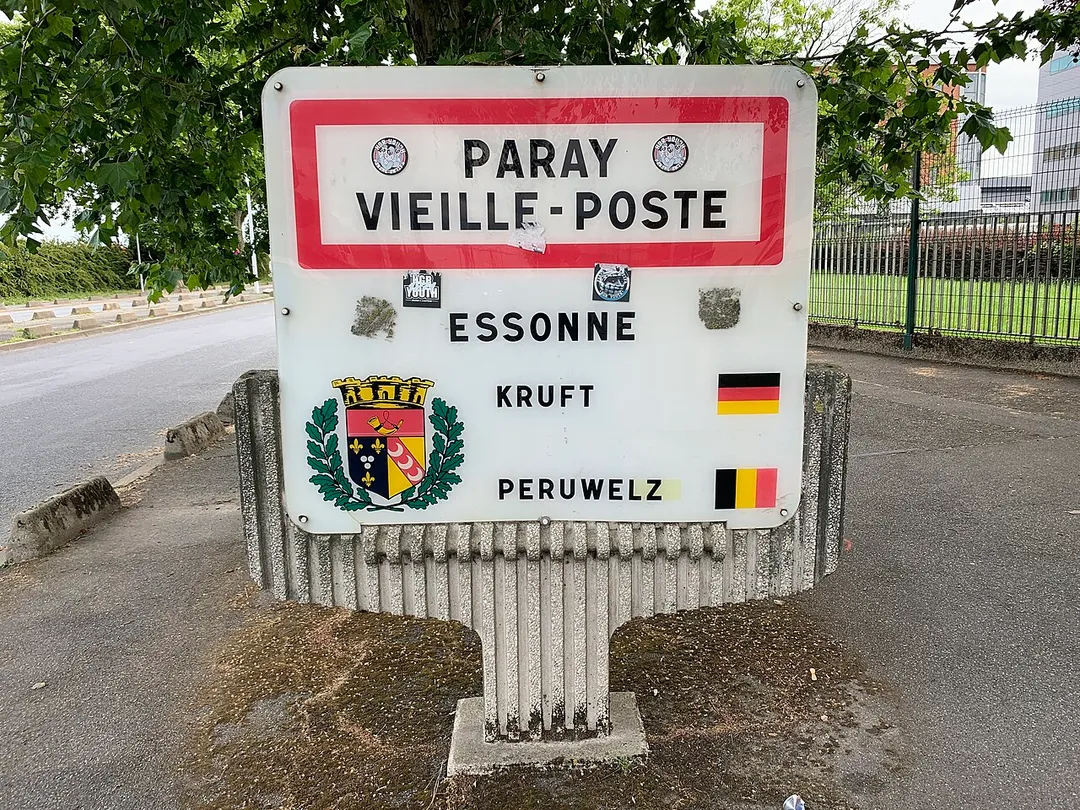 Panneau d'entrée dans Paray-Vieille-Poste.