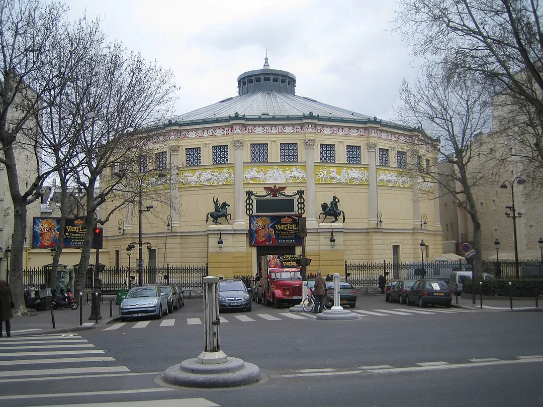 Le cirque d'hiver, rue Amelot, à Paris.