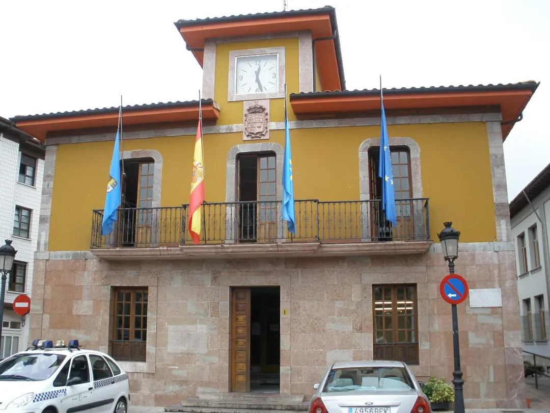 Ayuntamiento de Parres, en Arriondas (Asturias)
