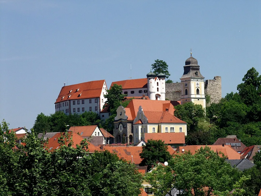 Ortsansicht Parsberg i.d. Oberpfalz, Burg, Kirche, Pfarrheim und Umgebung