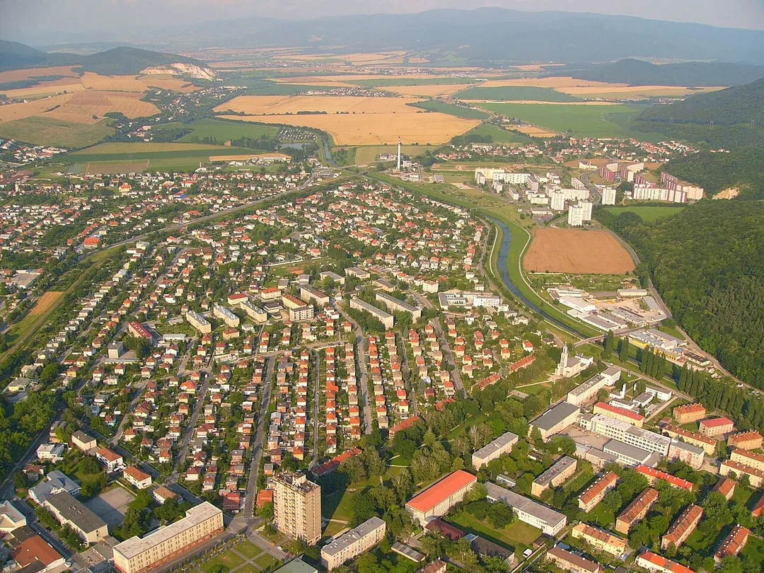 Author: Marián Zubák
Partizánske, view to the East - old part of town, ?ipok and ?imonovany

(photo made during glider flight over Partizánske)