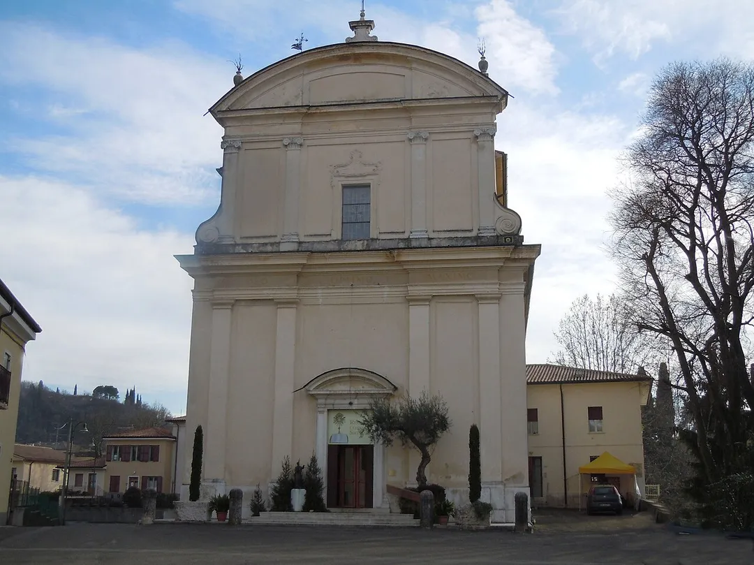 Pastrengo, chiesa parrocchiale dell'Esaltazione della Santa Croce .