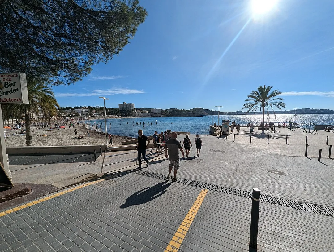 Platja Palmira in Peguera von Westen