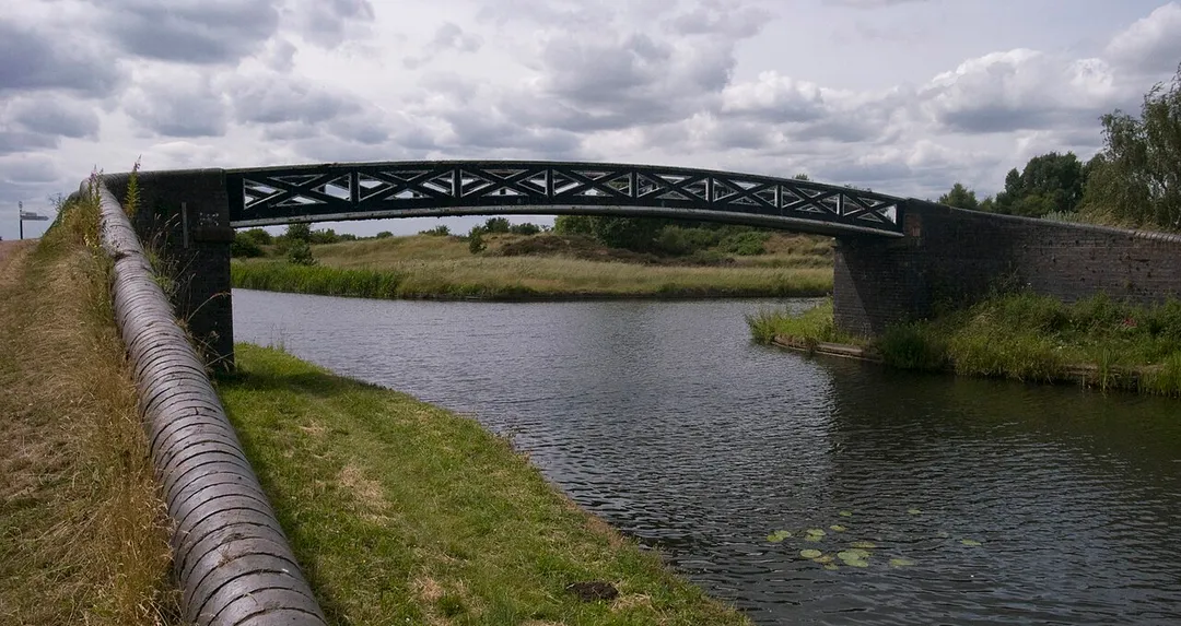 Pelsall Junction on the Wyrley and Essington Canal with the Cannock Extension Canal commencing beyond the bridge to the right.