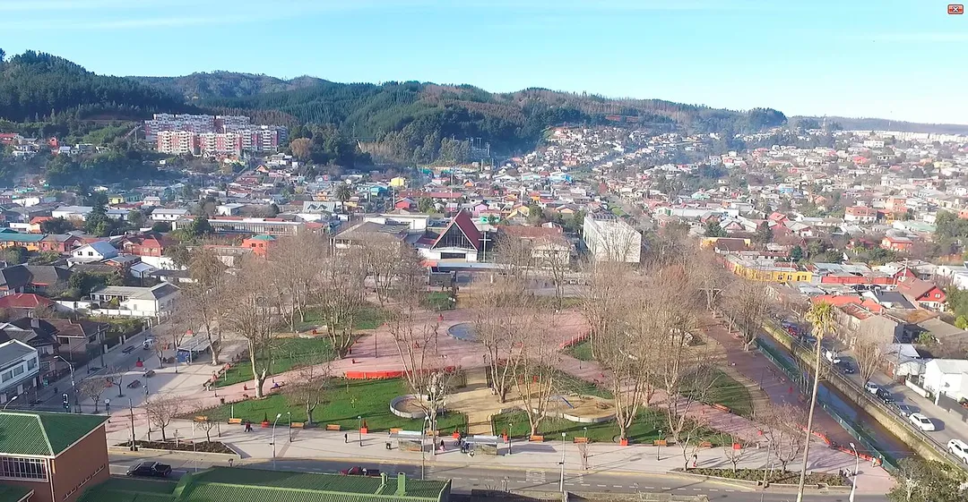 Vista aéres del centro de Penco y de la Plaza Los Conquistadores