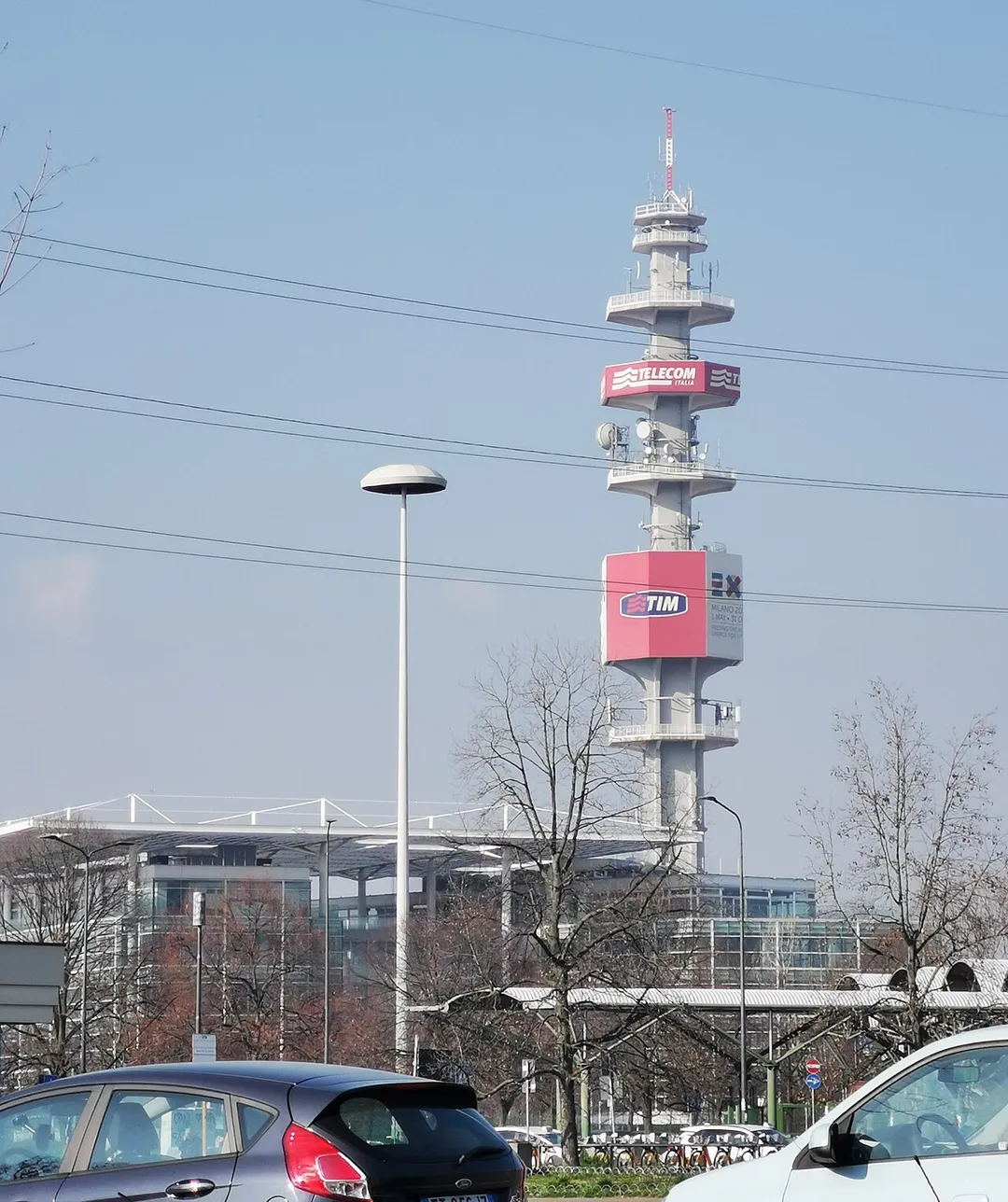 Torre Telecom di Pero, vicino Milano.