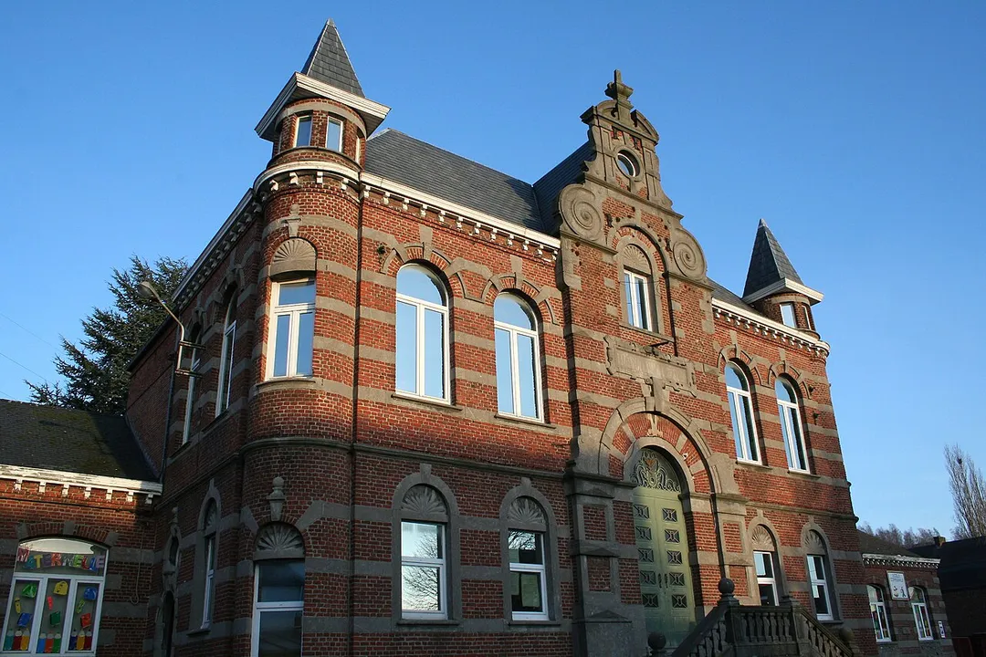 Péronnes-lez-Binche (Belgique), l'ancienne maison communale.