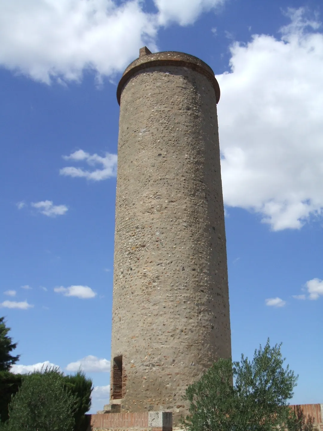 Château Roussillon : tower of the old castle (XIIIth and XIVth centuries)