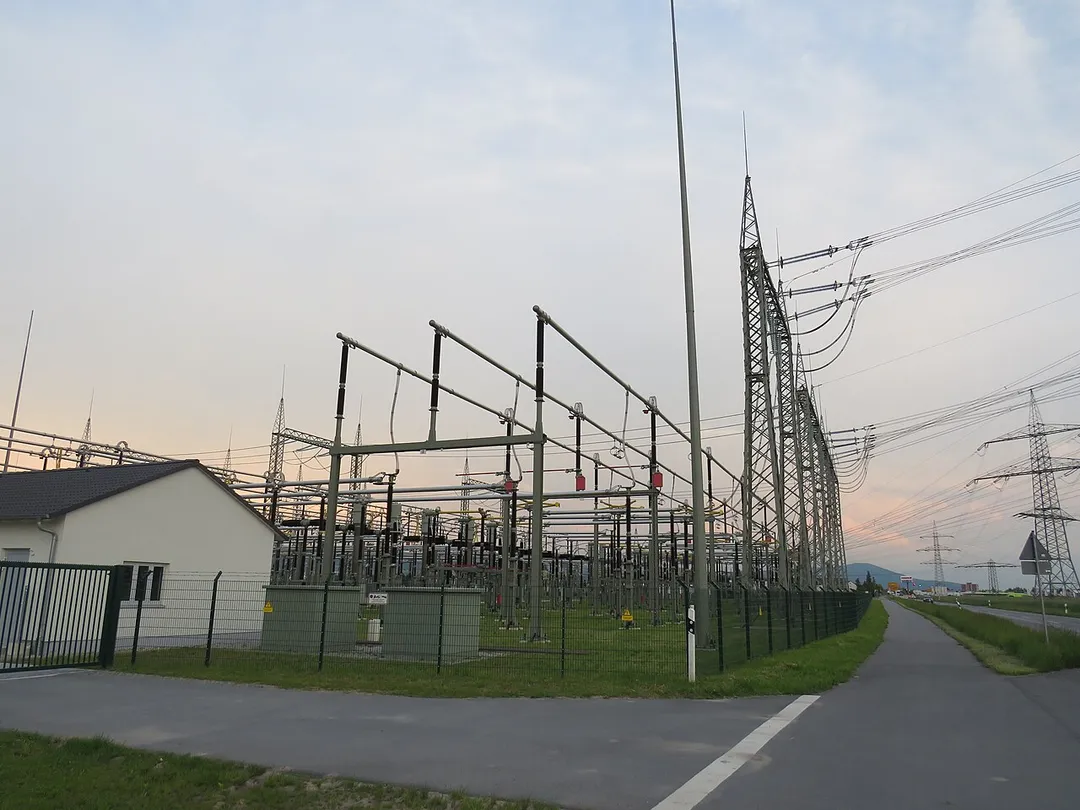 Blick auf die 380-kV-Schaltanlage des Umspannwerks Pfungstadt.