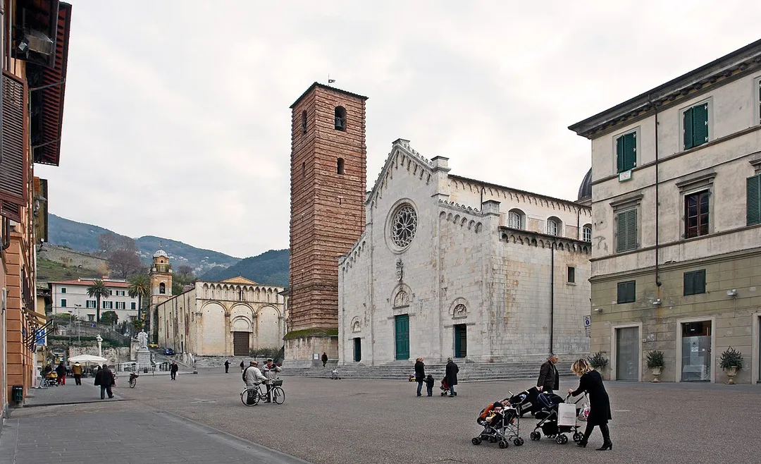 Pietrasanta, Domplatz