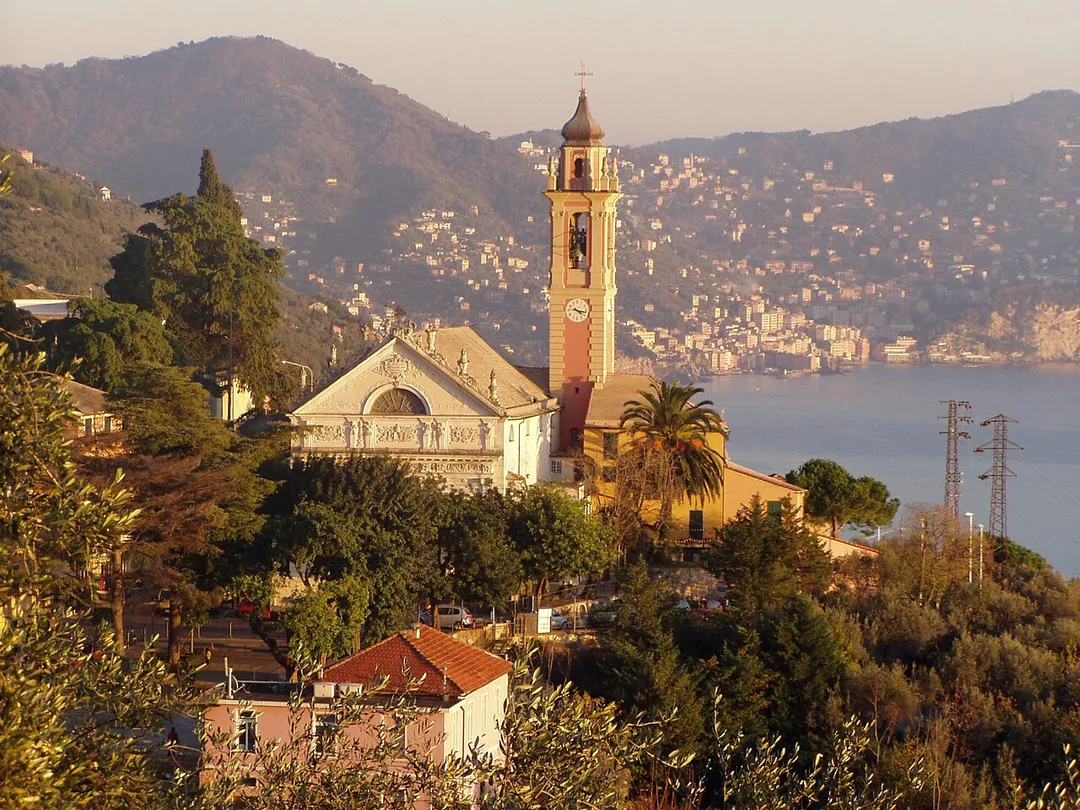 Veduta della chiesa di Pieve Ligure