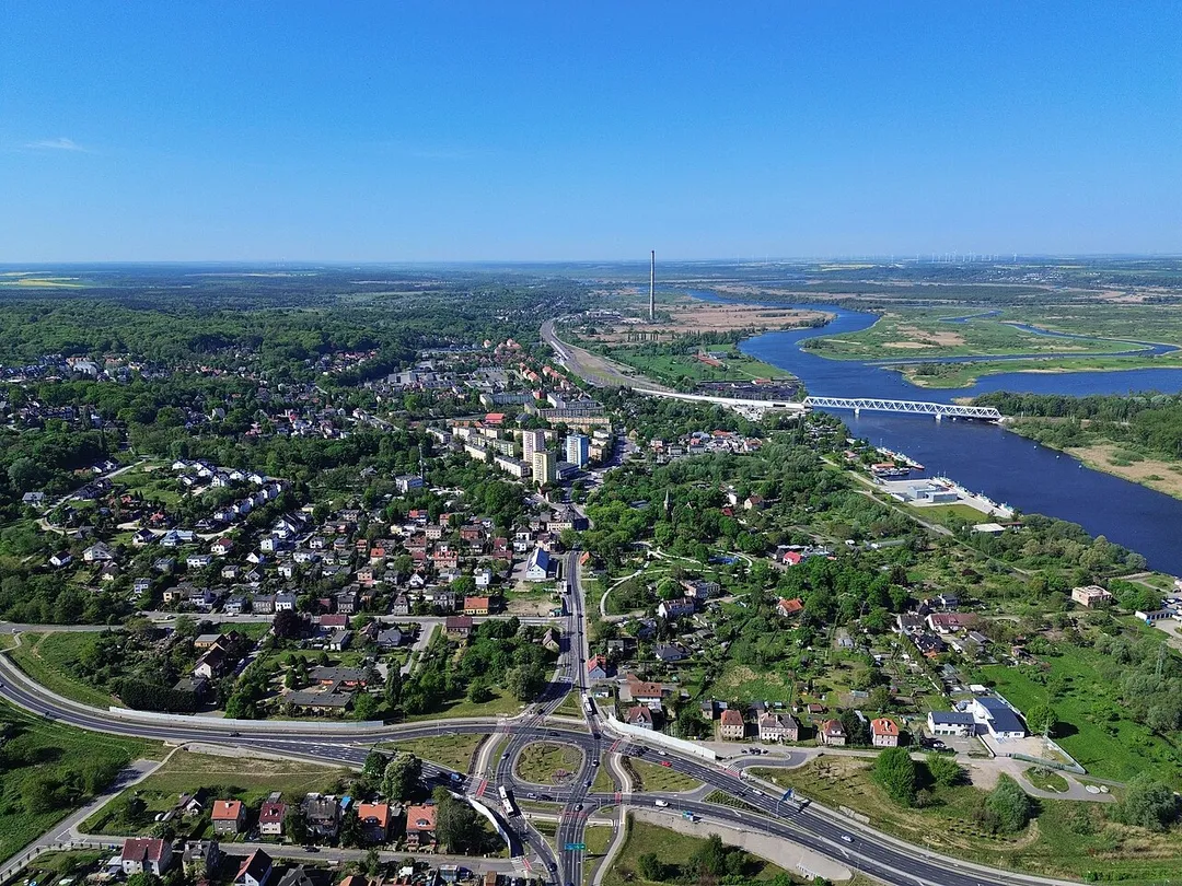 Podjuchy. Widok od strony północnej. Na pierwszym planie plac im. Ireny Kirszenstein-Szewińskiej