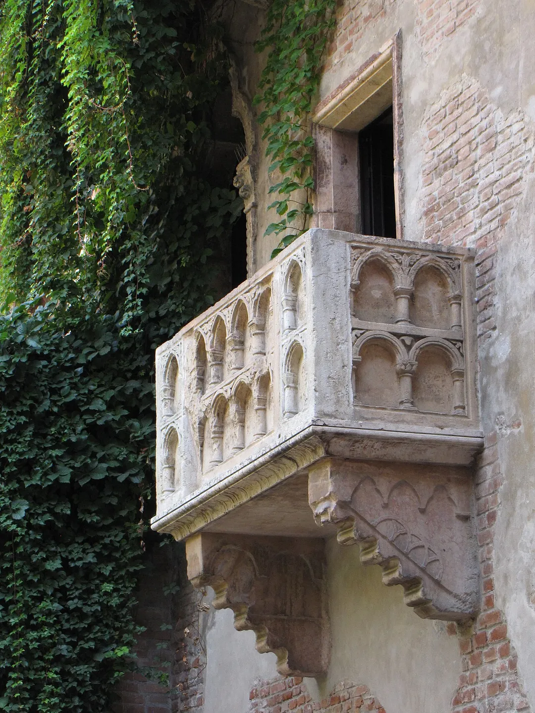 Il cosiddetto "Balcone di Giulietta", nel "palazzo di Giulietta" (in realtà, Palazzo Cappelletti) a Verona. Zelf gemaakte foto