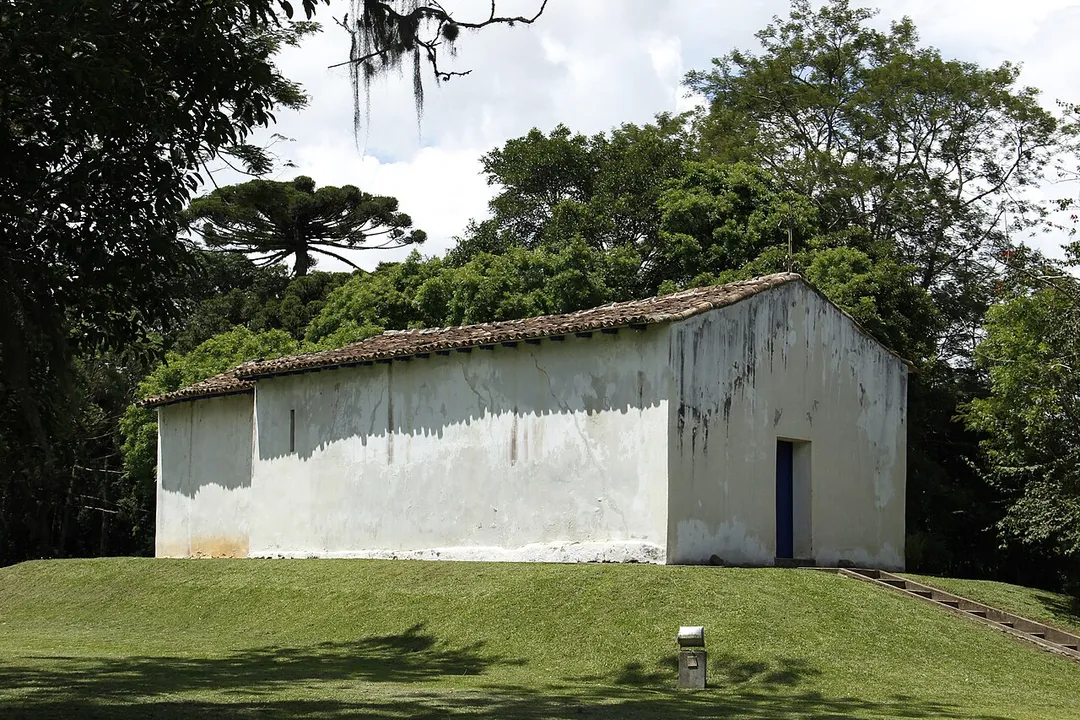 Bem tombado pela Coordenação do Patrimônio Cultural do Estado do Paraná na cidade de Ponta Grossa