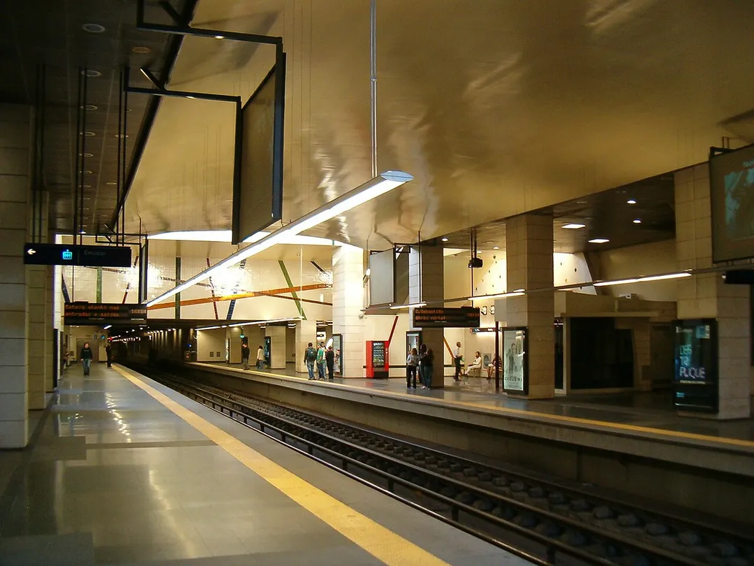 Photo of Pontinha metro station in Lisbon (platform)