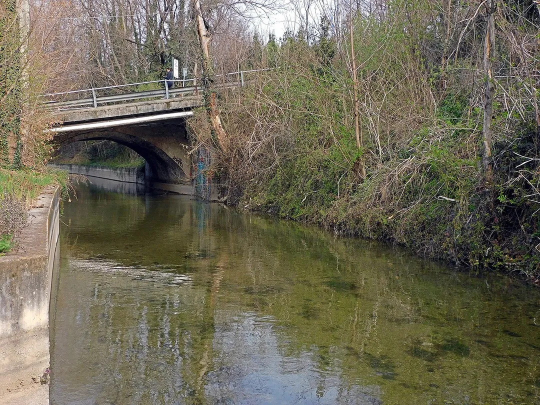 La Trenzana-Travagliata passa sotto il ponte di via Santa Marta, a Pontoglio.