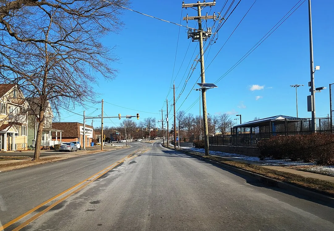 Photo of northbound County Route 611 (West Avenue) in the Port Reading section of Woodbridge Township, New Jersey. Photo taken looking north-northeast between Milos Way and CR 604 (Port Reading Avenue).