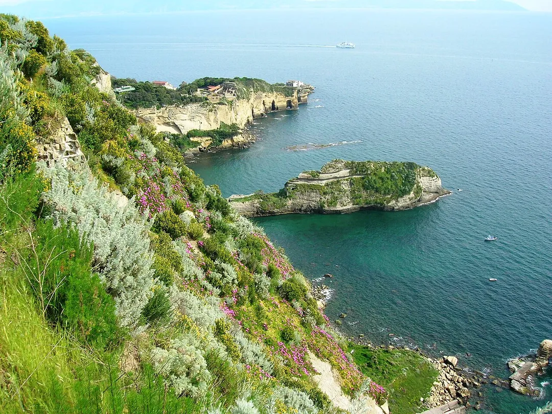 La Baia di Trentaremi a Napoli