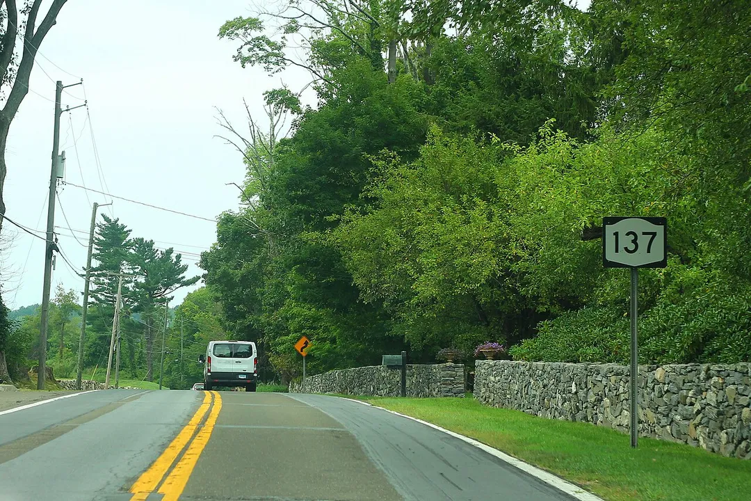 NY137nSignRoad